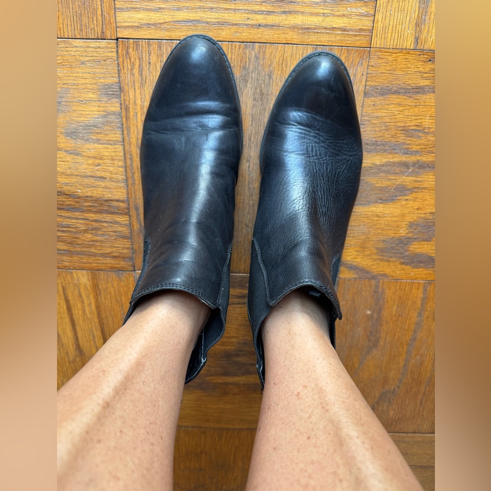 Casual Franco Sarto Black Leather Ankle Boots.